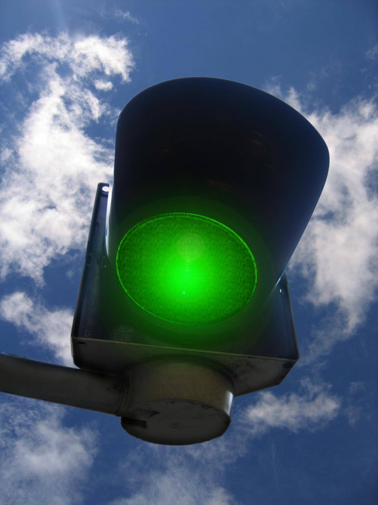 交通信号灯绿灯的图片