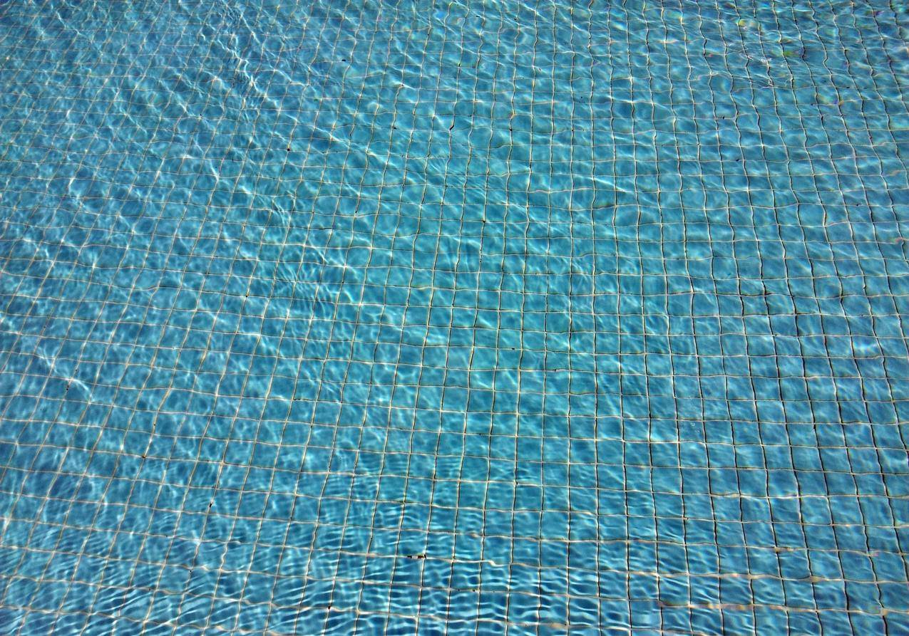 游泳池的水纹背景图片