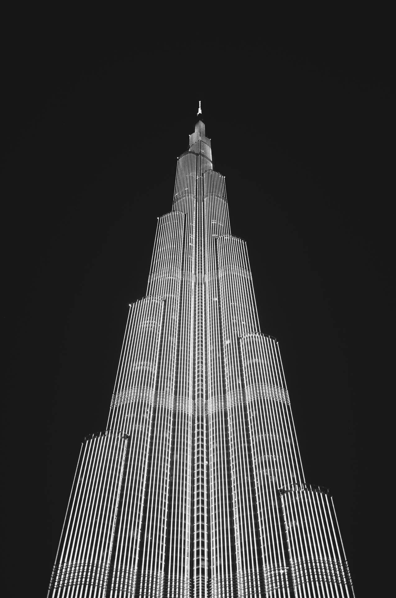 夜空摩天楼低仰视图