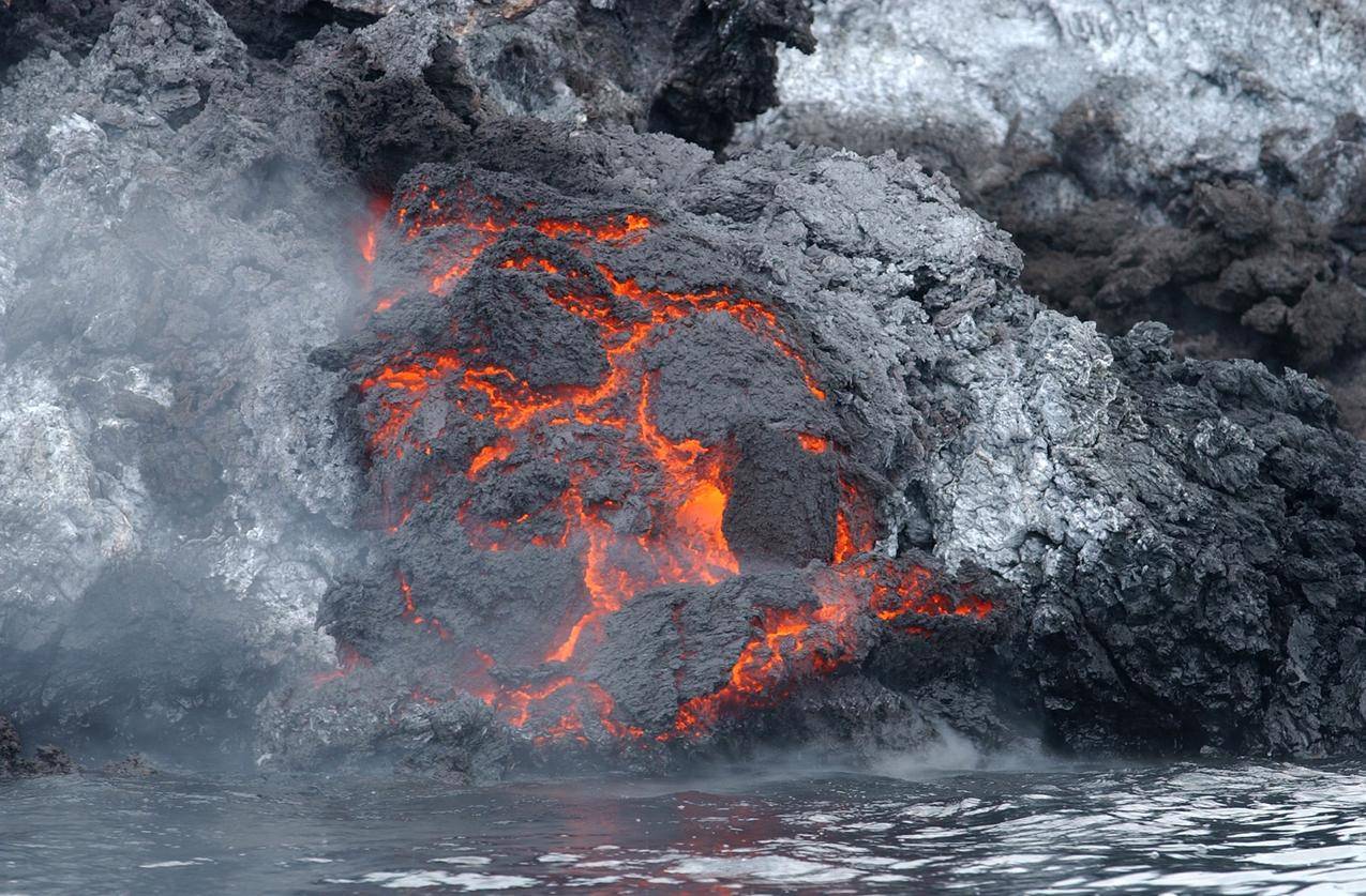 火山岩浆高清图片