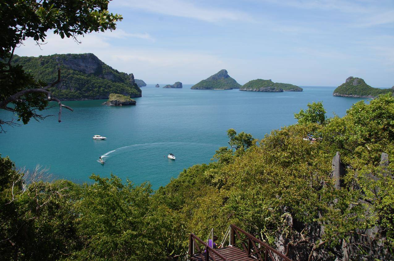 湖泊岛屿风景高清图片