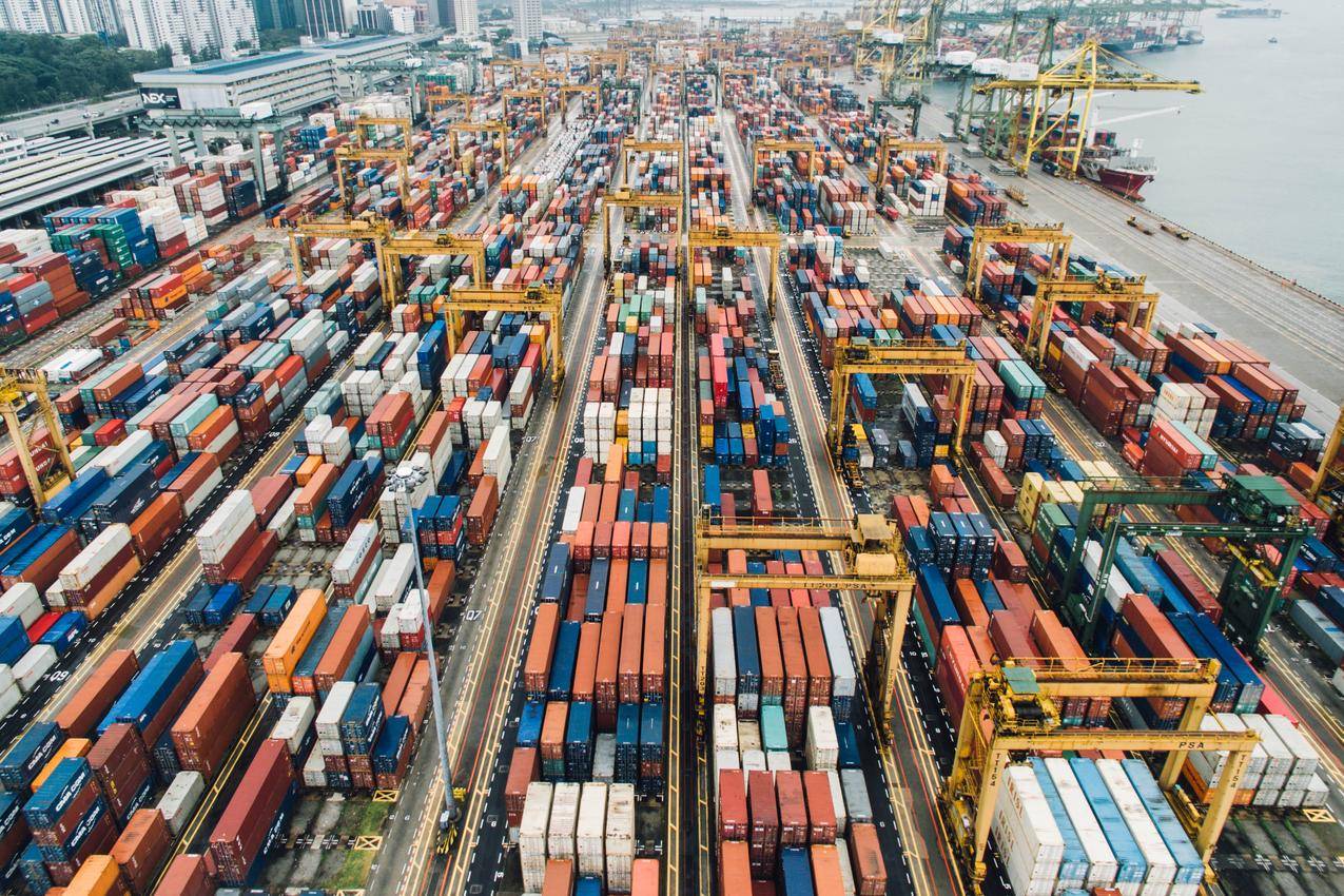 海港港口的集装箱物流货运图片