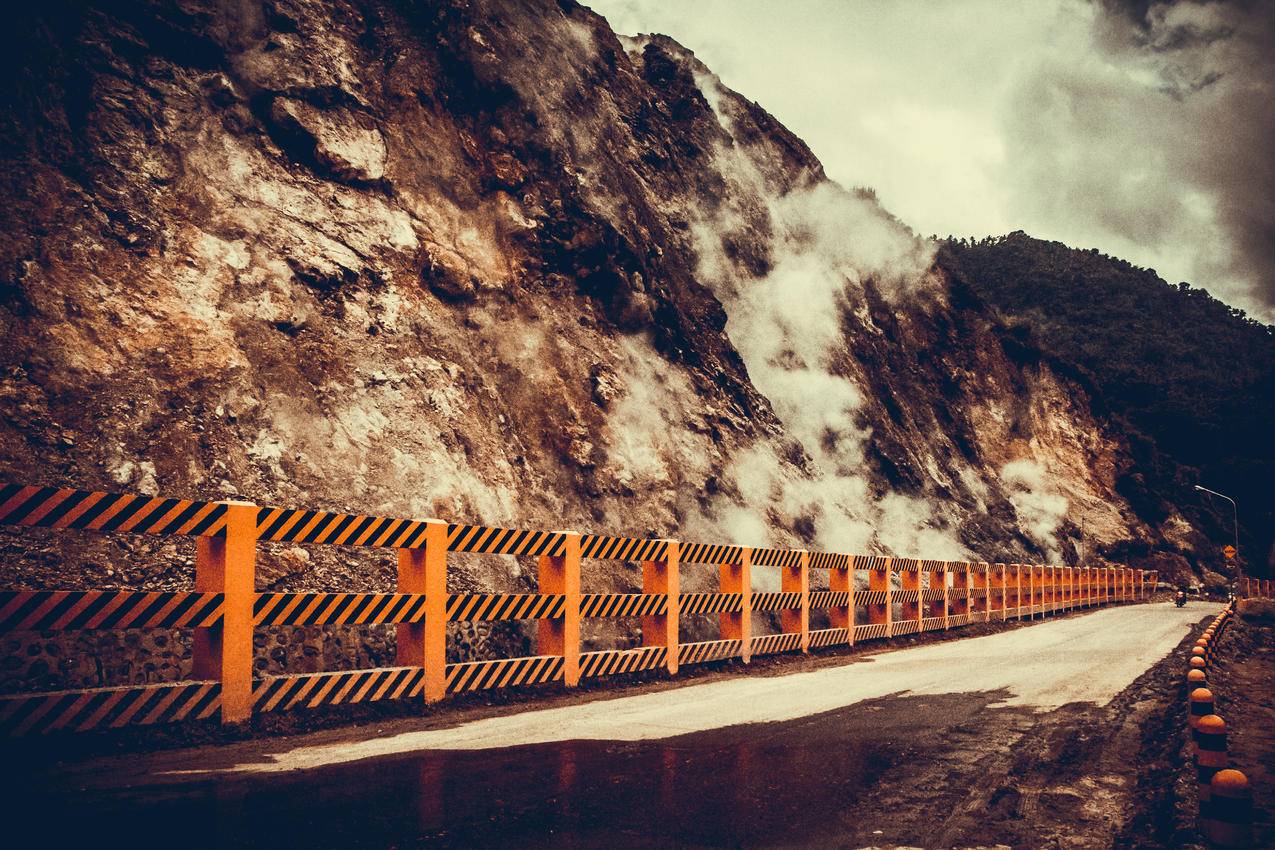 日间近山混凝土路