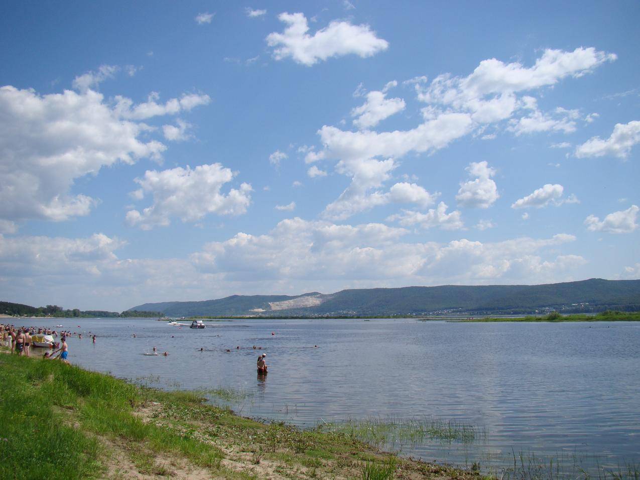 夏天的俄罗斯伏尔加河图片