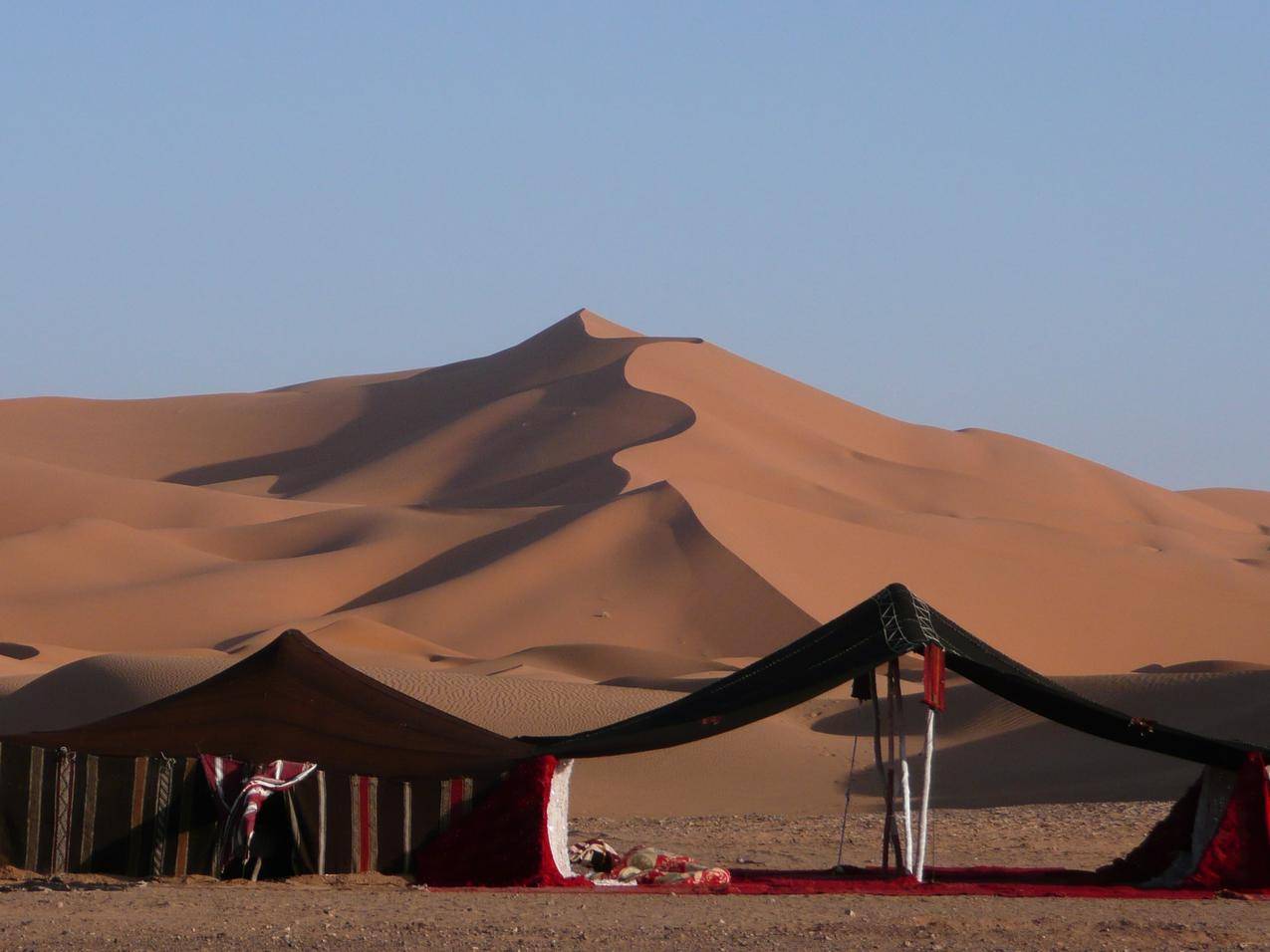沙漠露营高清图片