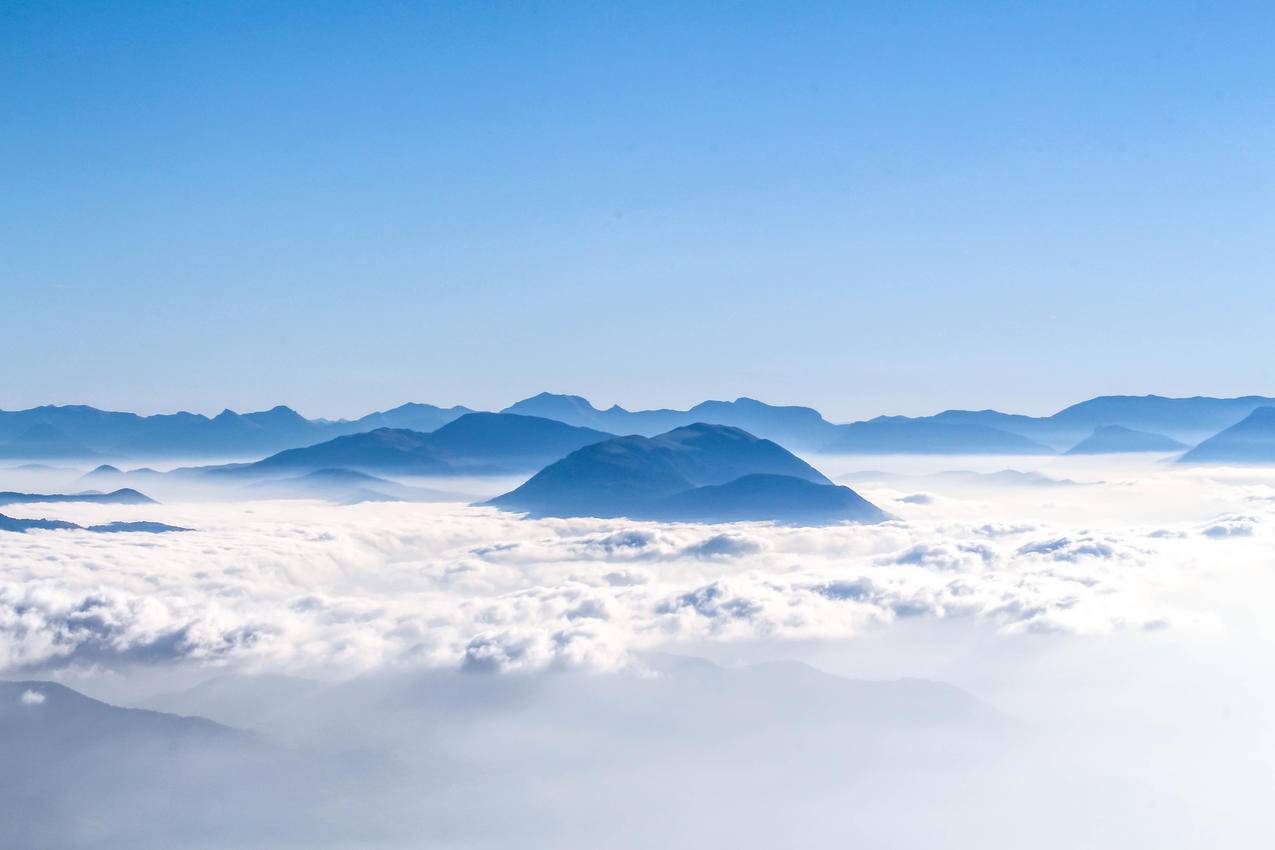 意境山峰云海风景图片