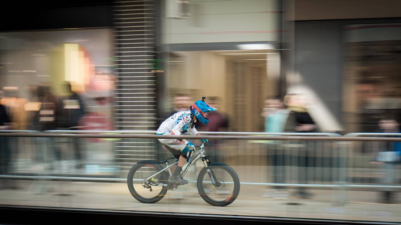 骑自行车的延时摄影