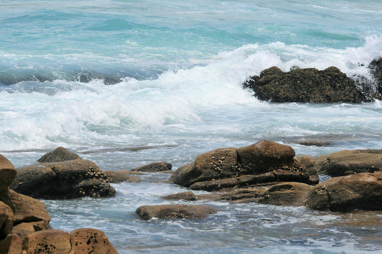 海浪礁石海景高清图片