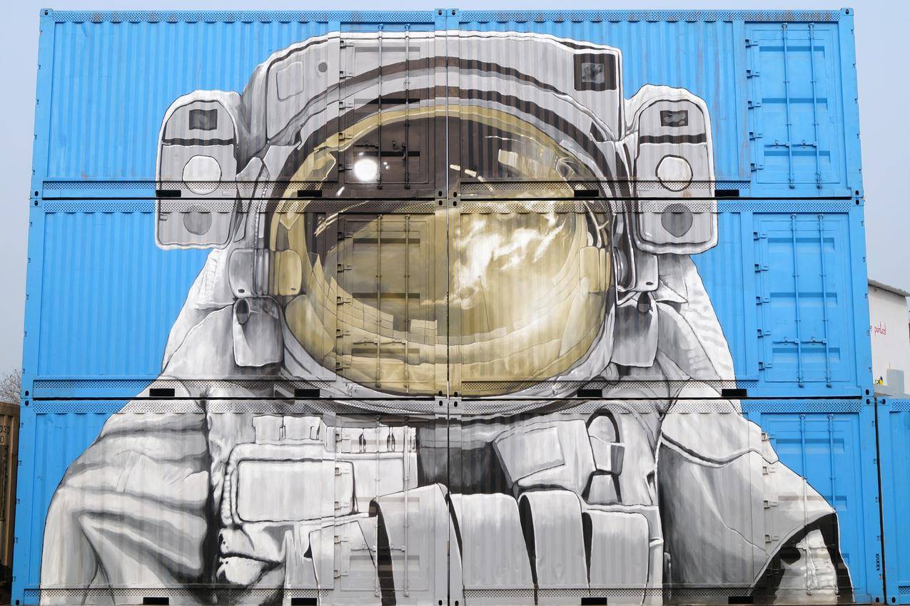 astronaut涂鸦是半拖车