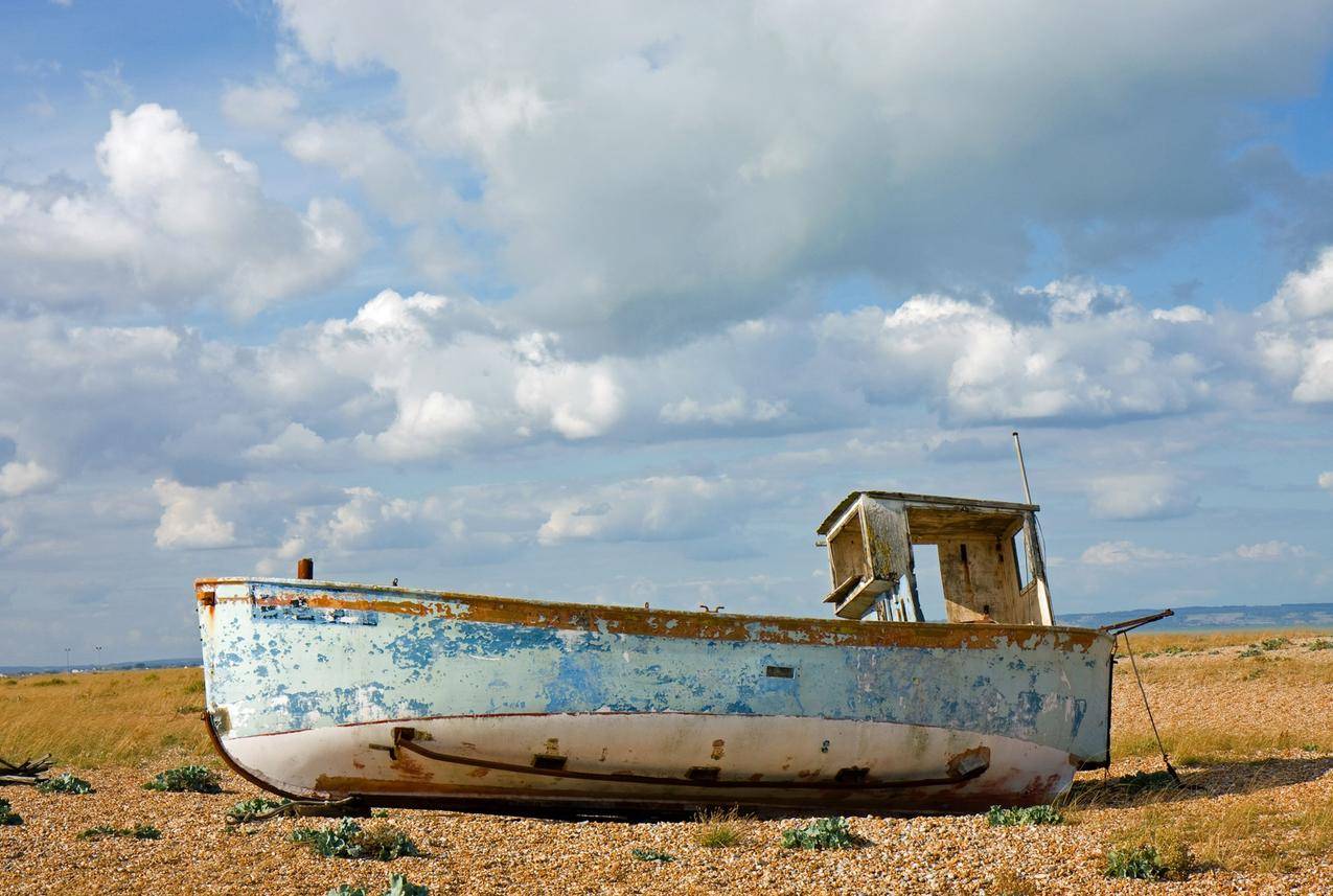 废弃的渔船小船高清图片