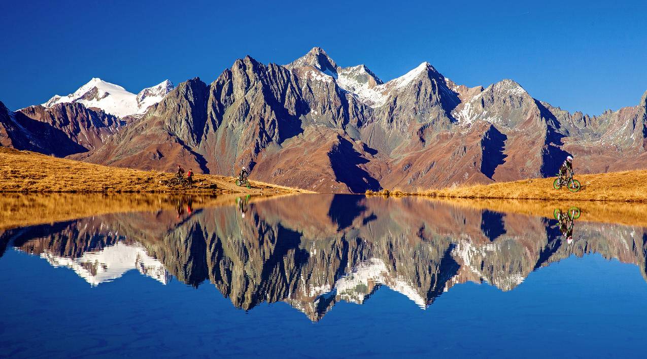 湖心岛褐山景观