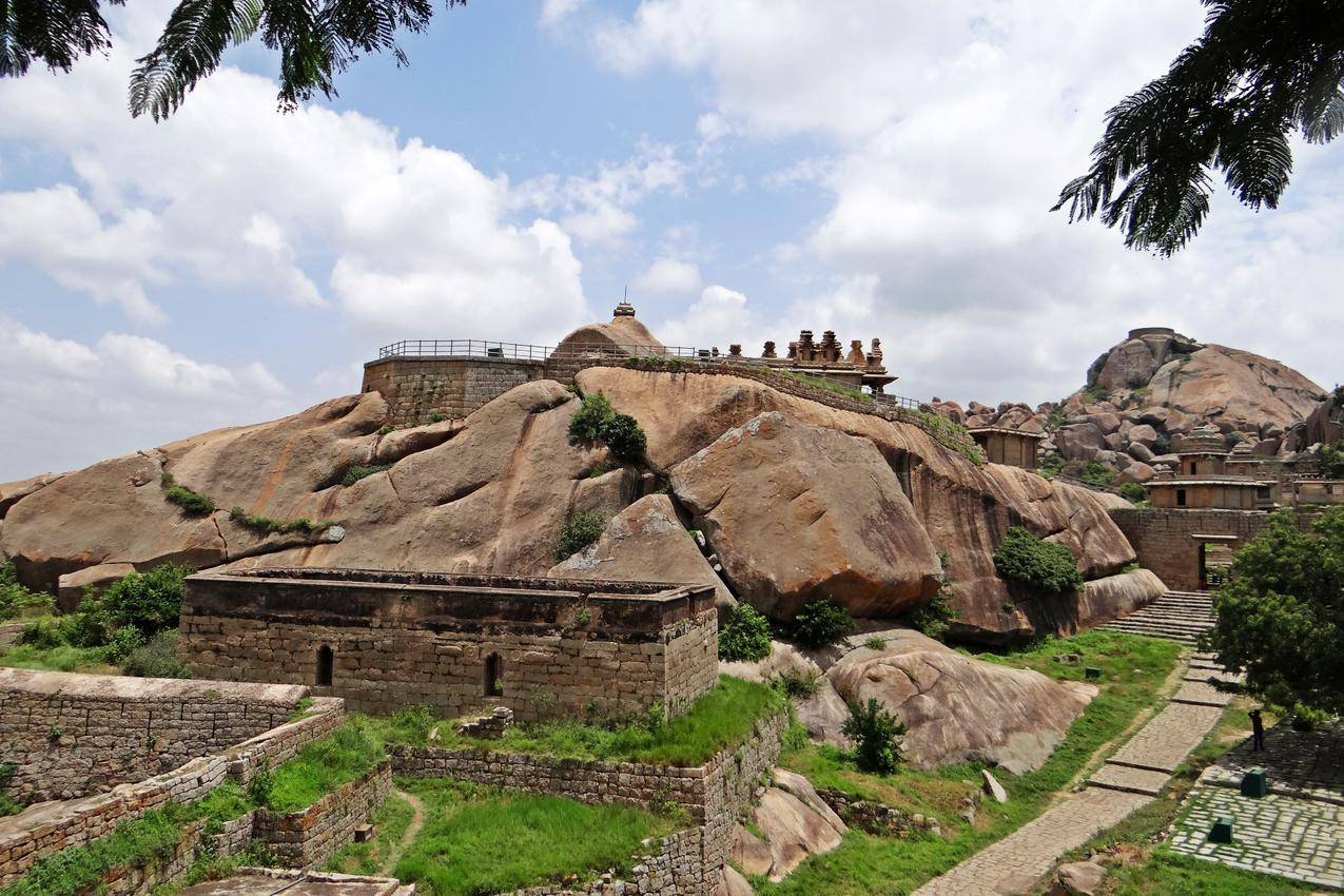 印度卡纳塔克古老堡垒遗址图片