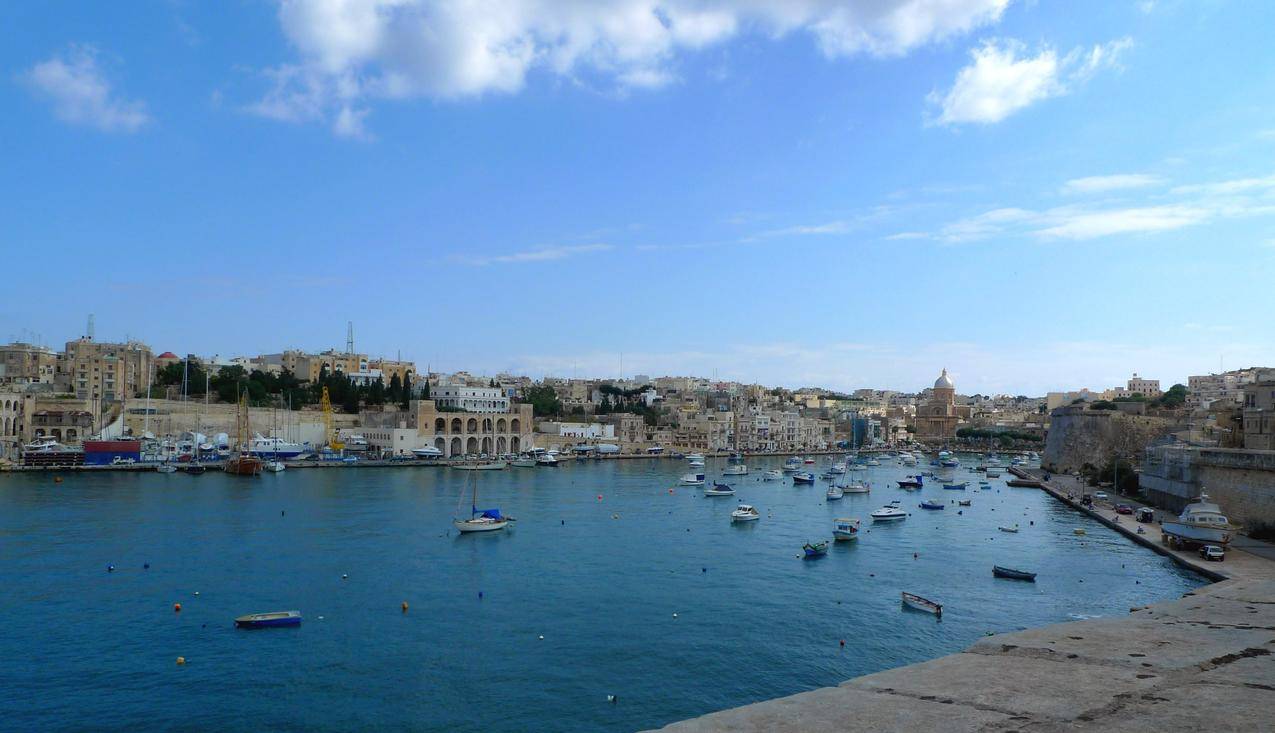 马耳他的港口小船图片
