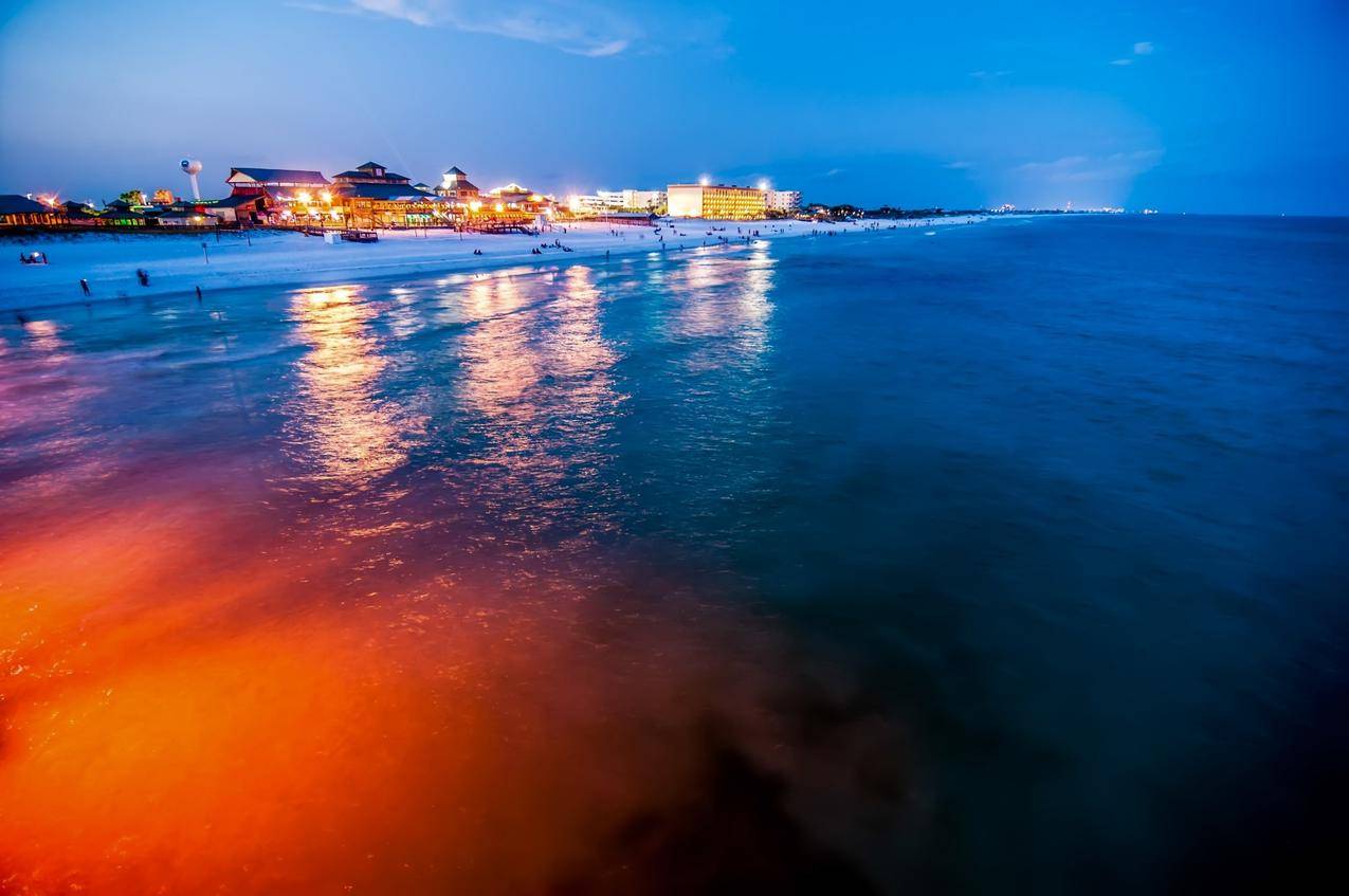 美国奥卡卢萨的宁静海滩夜景图片