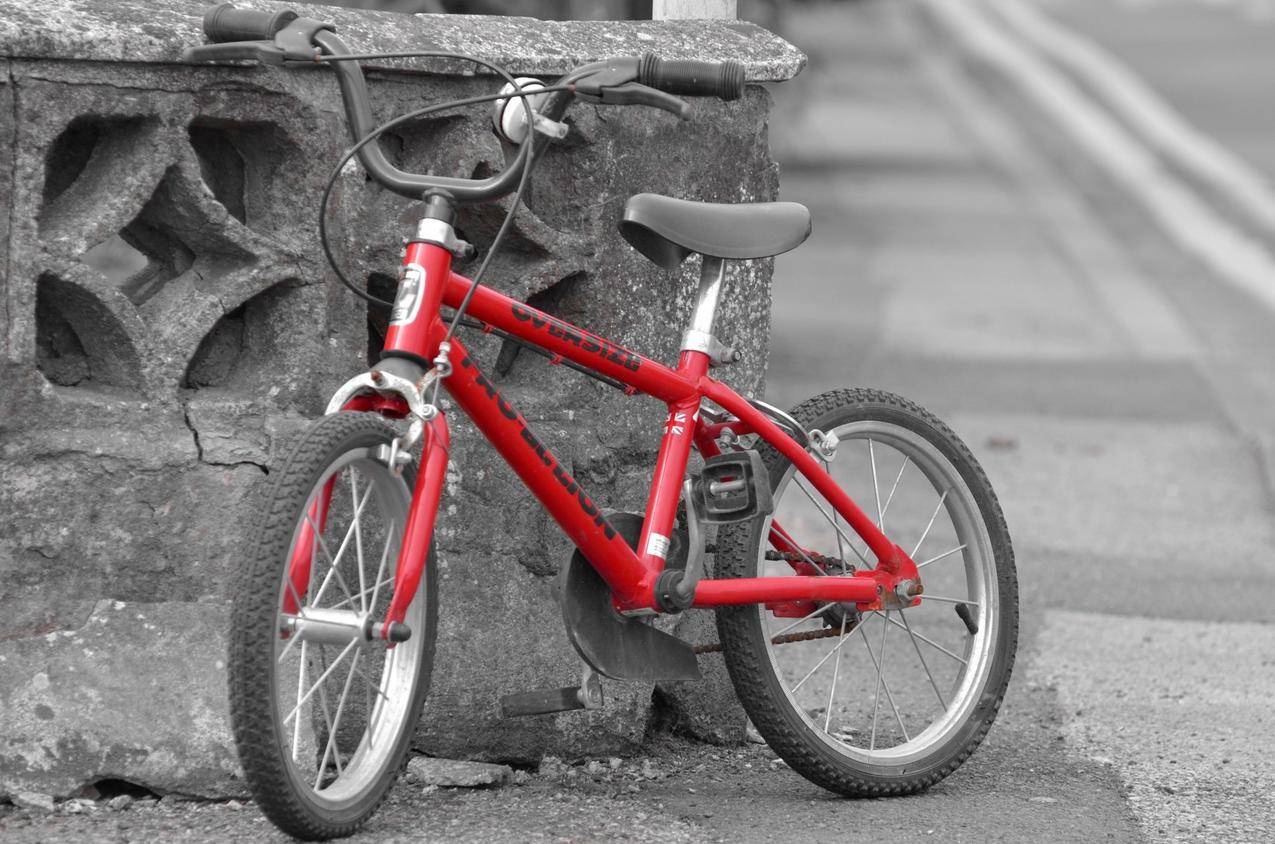 红色的自行车高清图片