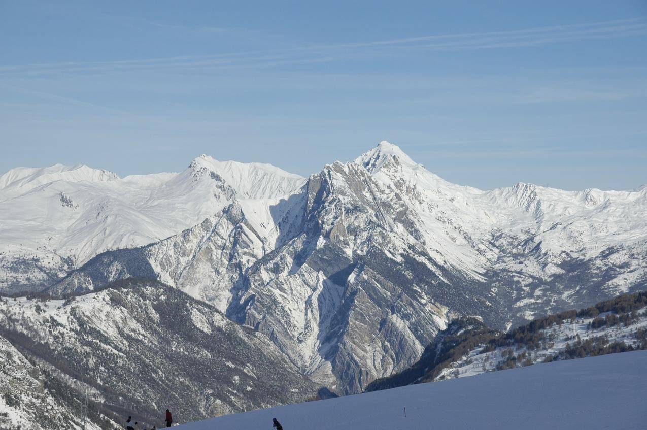 山峰雪山的高清图片