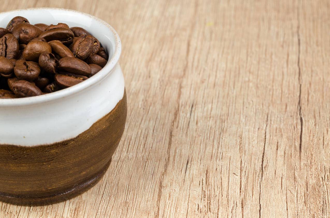 碗中的咖啡豆
