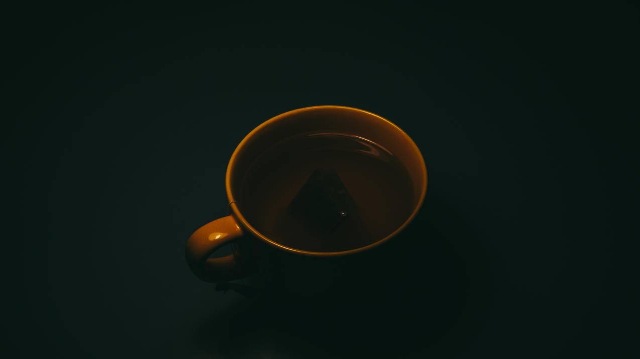 褐色陶瓷杯