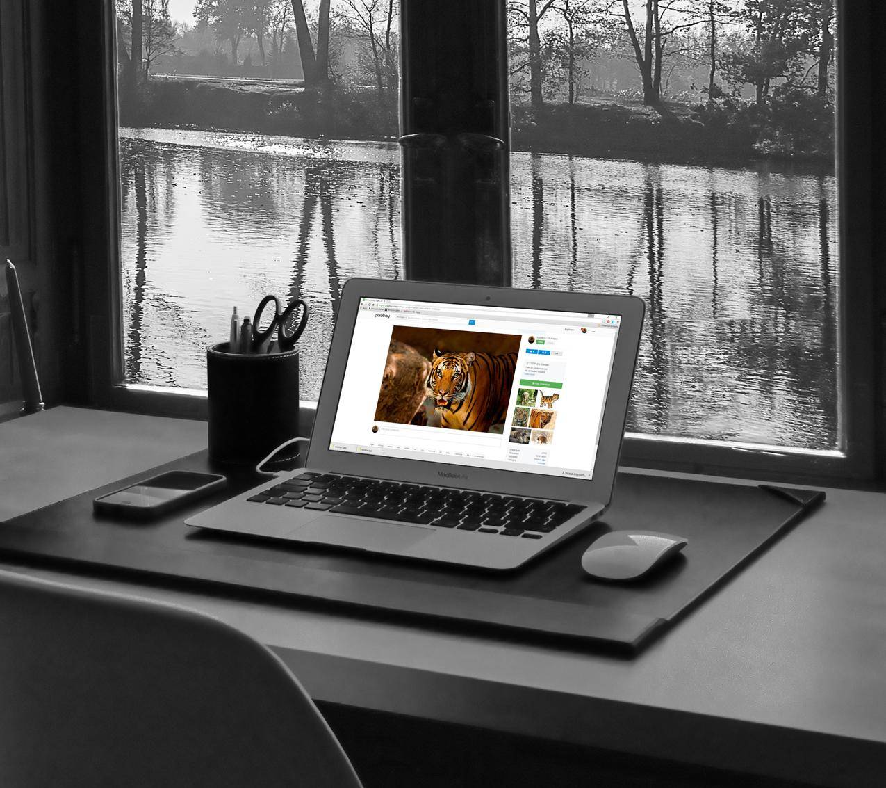 cc0可商用的黑白照片,桌子,笔记本电脑,互联网