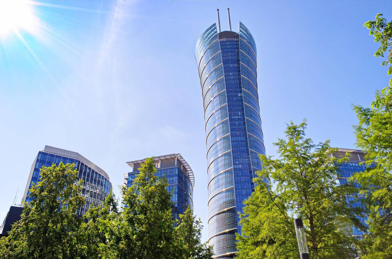 华沙尖顶玻璃窗摩天楼