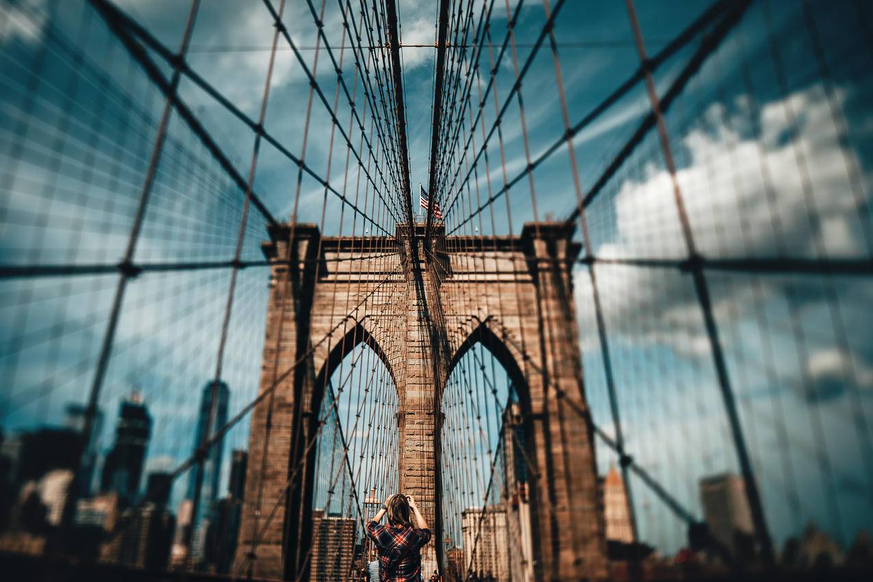 白天布鲁克林大桥模糊图片