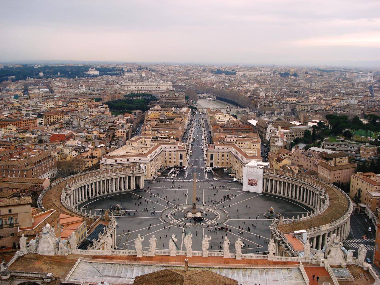 【携程攻略】梵蒂冈圣彼得广场景点,从这里就能看见圣彼得大教堂，而从圣彼得大教堂登顶眺望的话，能看见…
