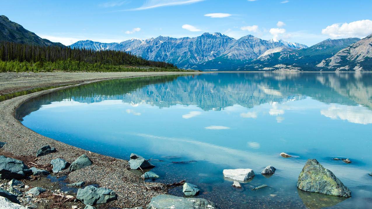 加拿大山脉,绿树,湖,4K风景壁纸