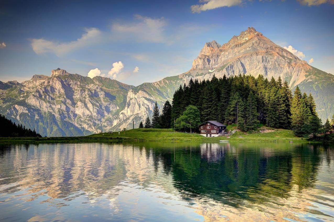 瑞士,阿尔卑斯山,湖,树林,木屋,美丽的自然风景4K壁纸
