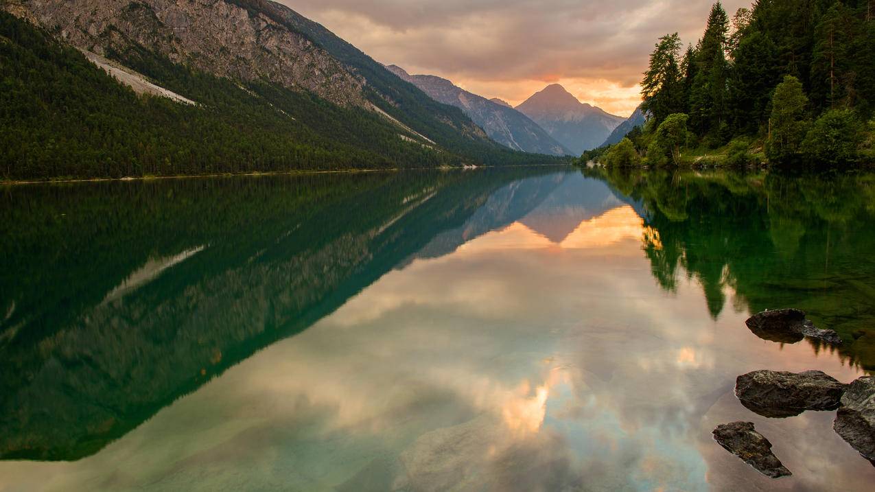 日落的湖泊,奥地利风景4K壁纸