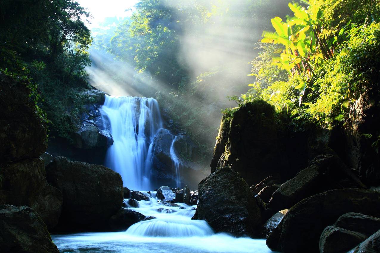河流,瀑布,阳光,树木,自然风景4K壁纸
