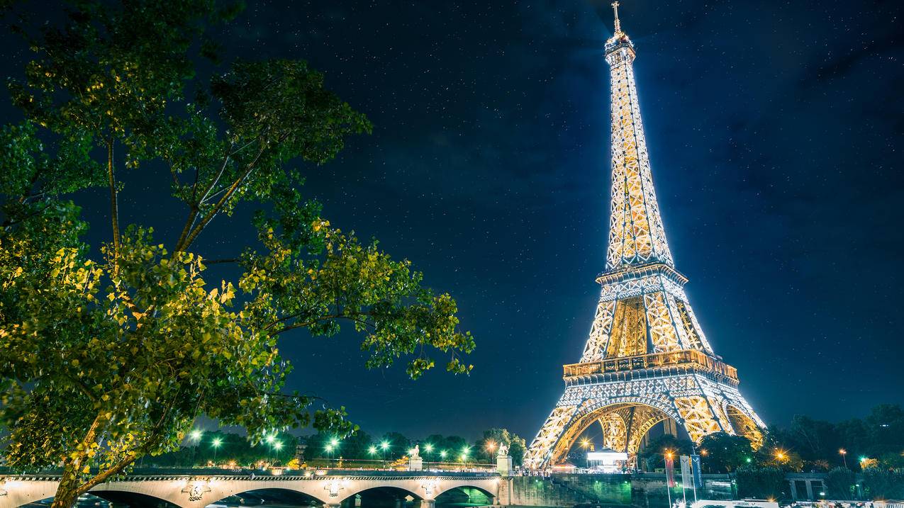 神奇巴黎,埃菲尔铁塔晚上风景4K壁纸
