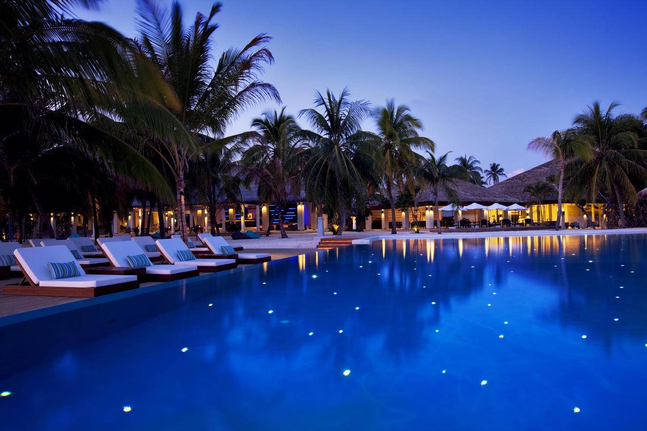 马尔代夫酒店,泳池,4K风景壁纸