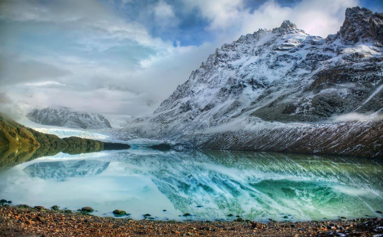 山地冰川湖6K风景图片