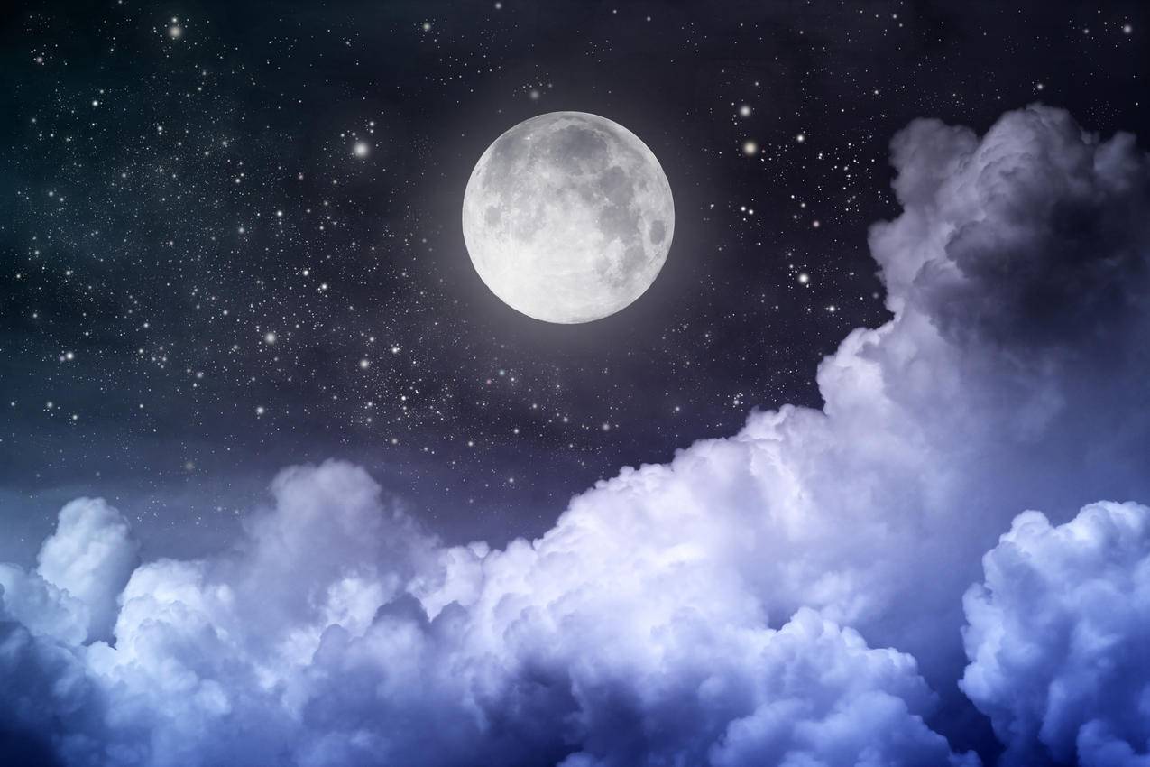 月亮月光的夜晚,午夜4K风景壁纸