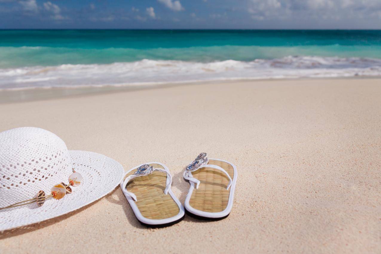 海滩,女性,人字拖鞋,帽子,度假,休闲,蓝色海洋5K风景壁纸