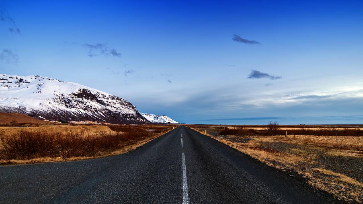 冰岛道路风景4K壁纸