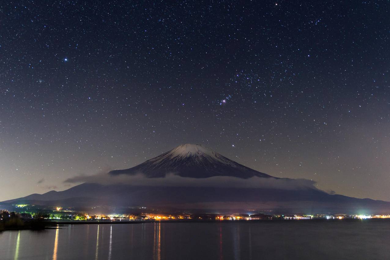 晚上,天空,星星,日本上富士山全景4k壁纸