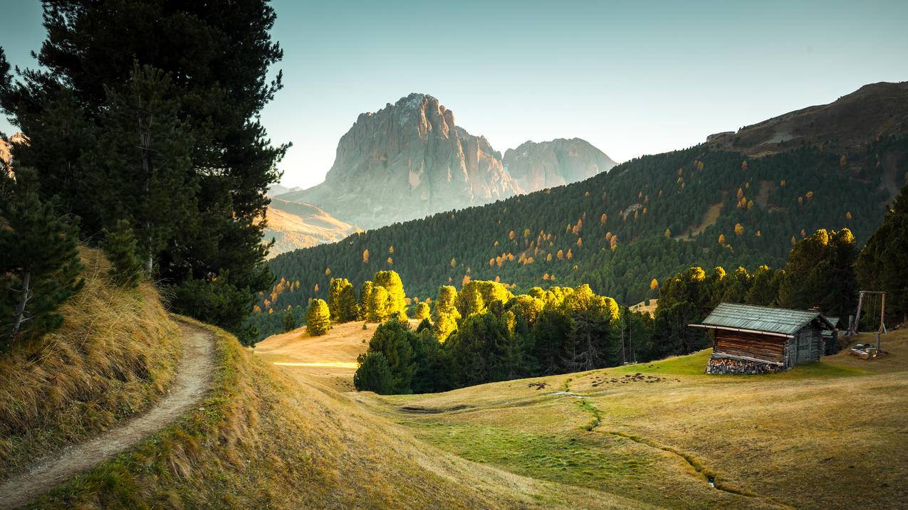 意大利附近美丽的日落秋天风景4K高清壁纸