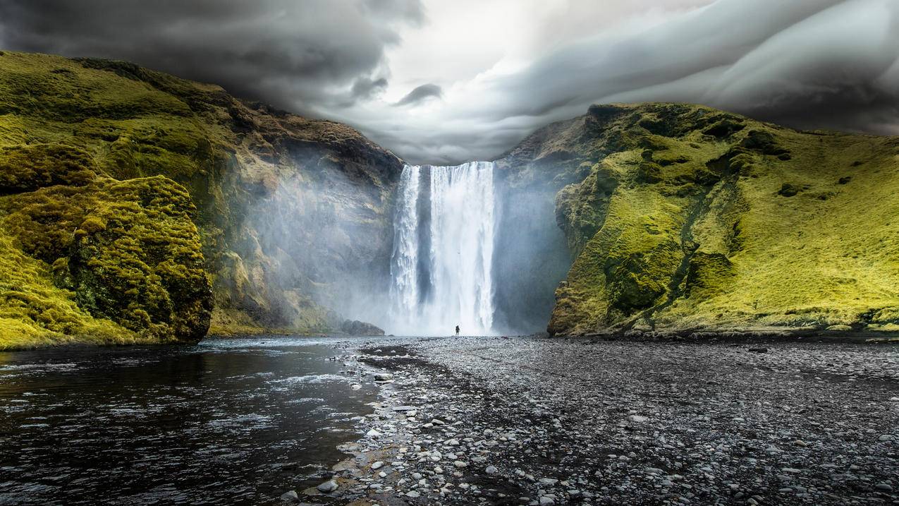 冰岛南部河上的瀑布4K风景壁纸