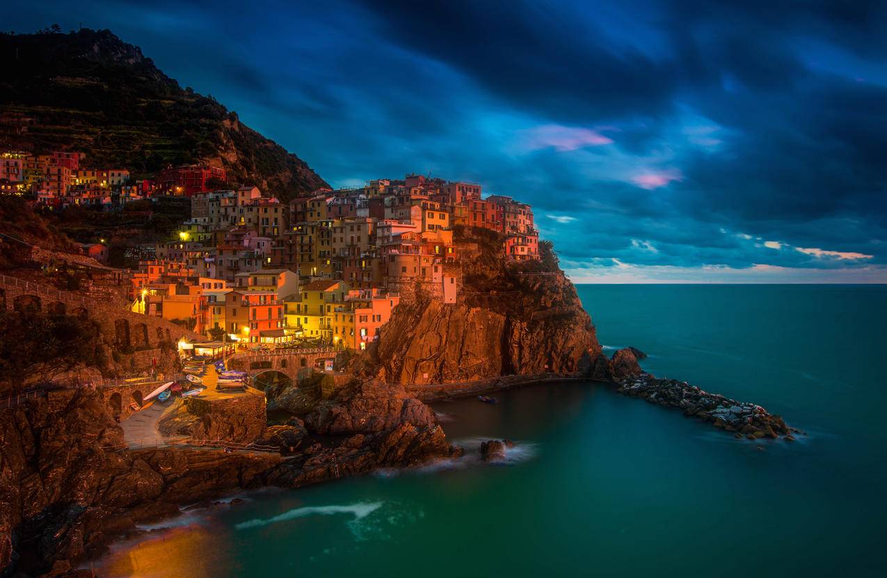 晚上意大利五渔村高清5K风景图片壁纸
