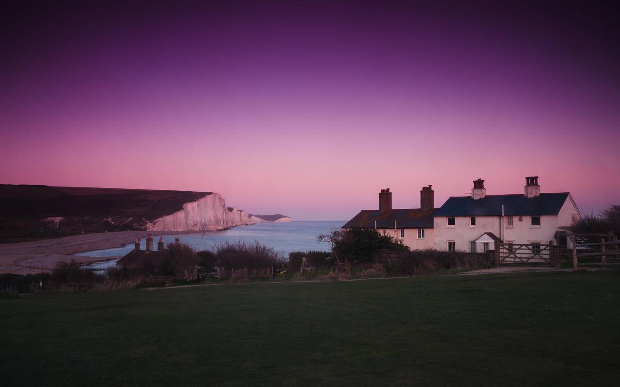 海边小屋,摄于英国七姐妹国家公园4K风景壁纸