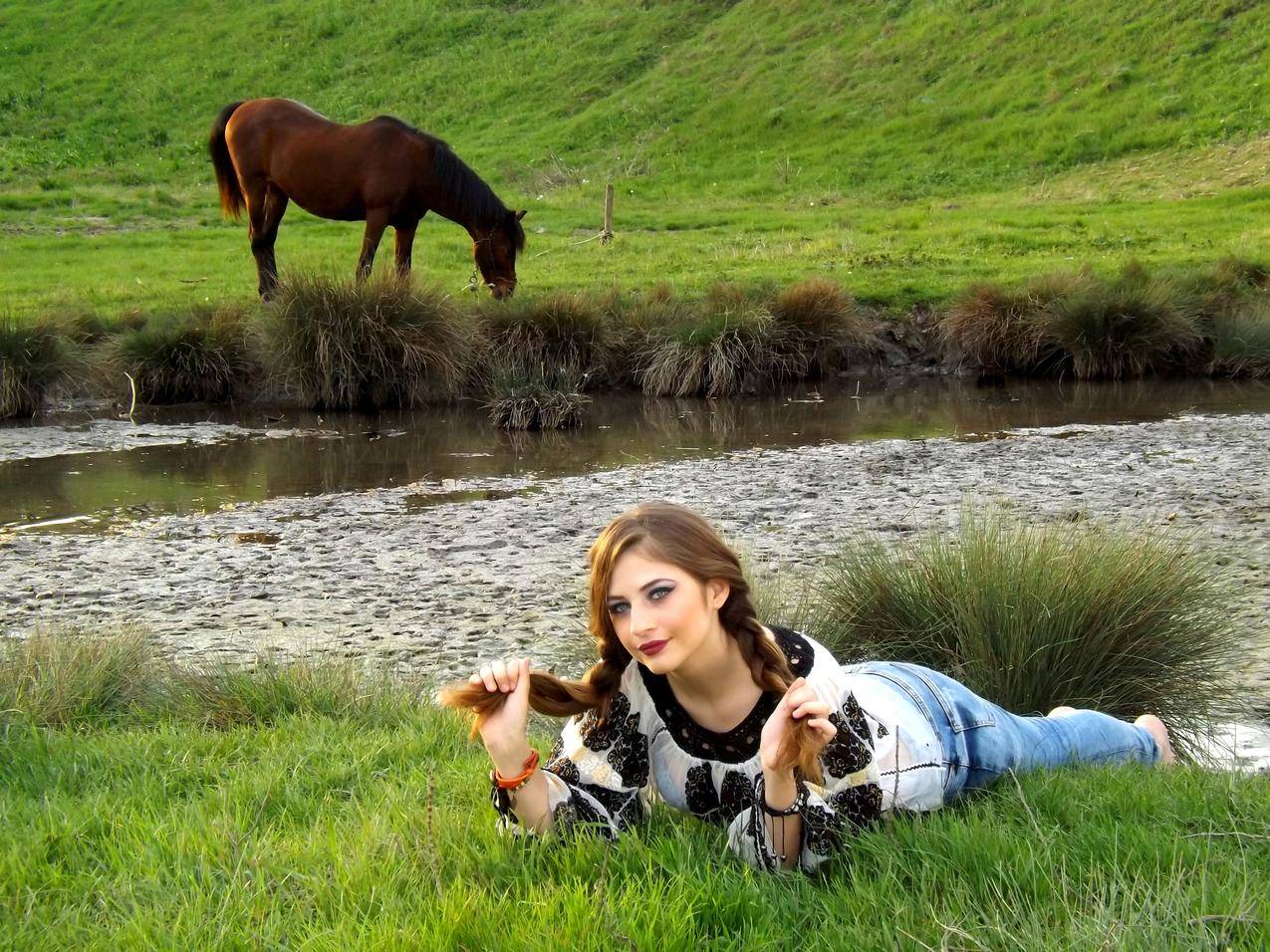 女孩,马,乡村,绿色草,4K风景美女图片