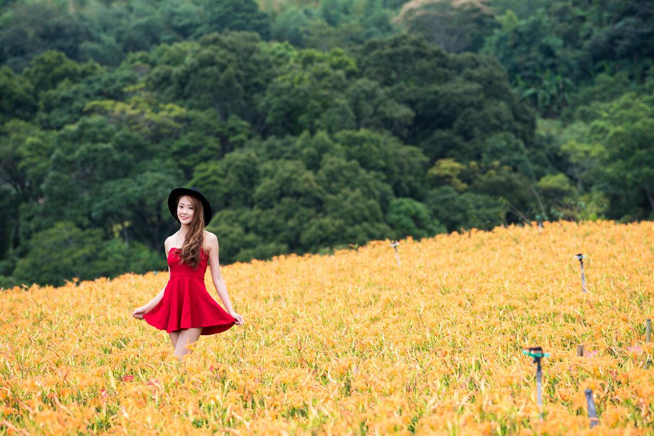 森林,丛林,美女,脸,红色礼服裙子,4K美女壁纸