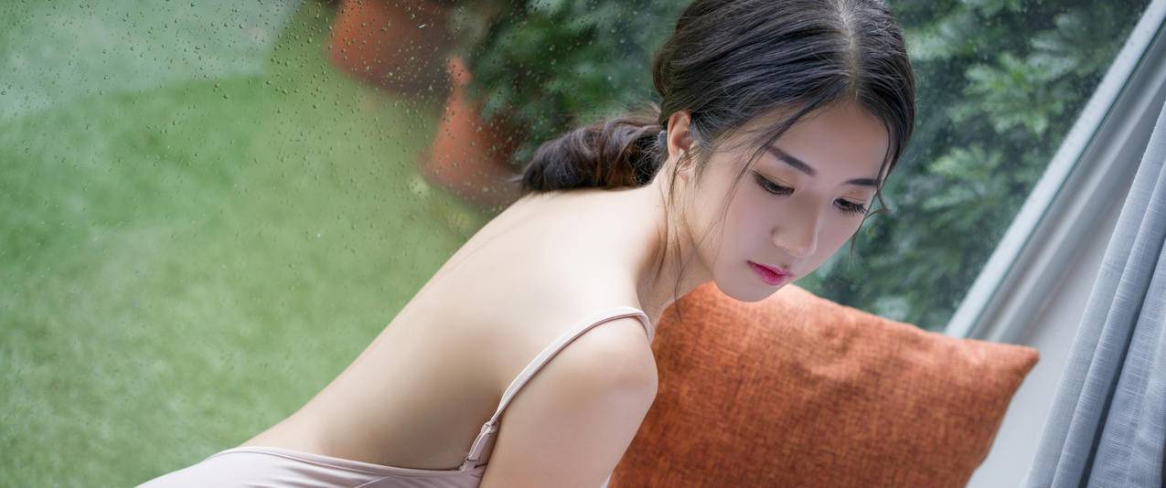宁宁露肩美女3440x1440壁纸