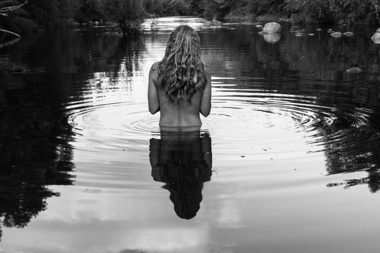 女孩,湖,身体,性感,背部,5K美女黑白图片