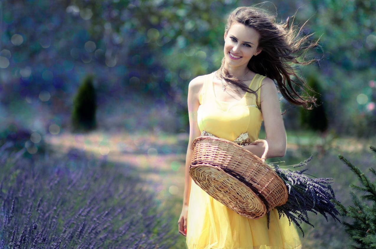 女孩,黄色连衣裙,薰衣草,鲜花,4K美女壁纸