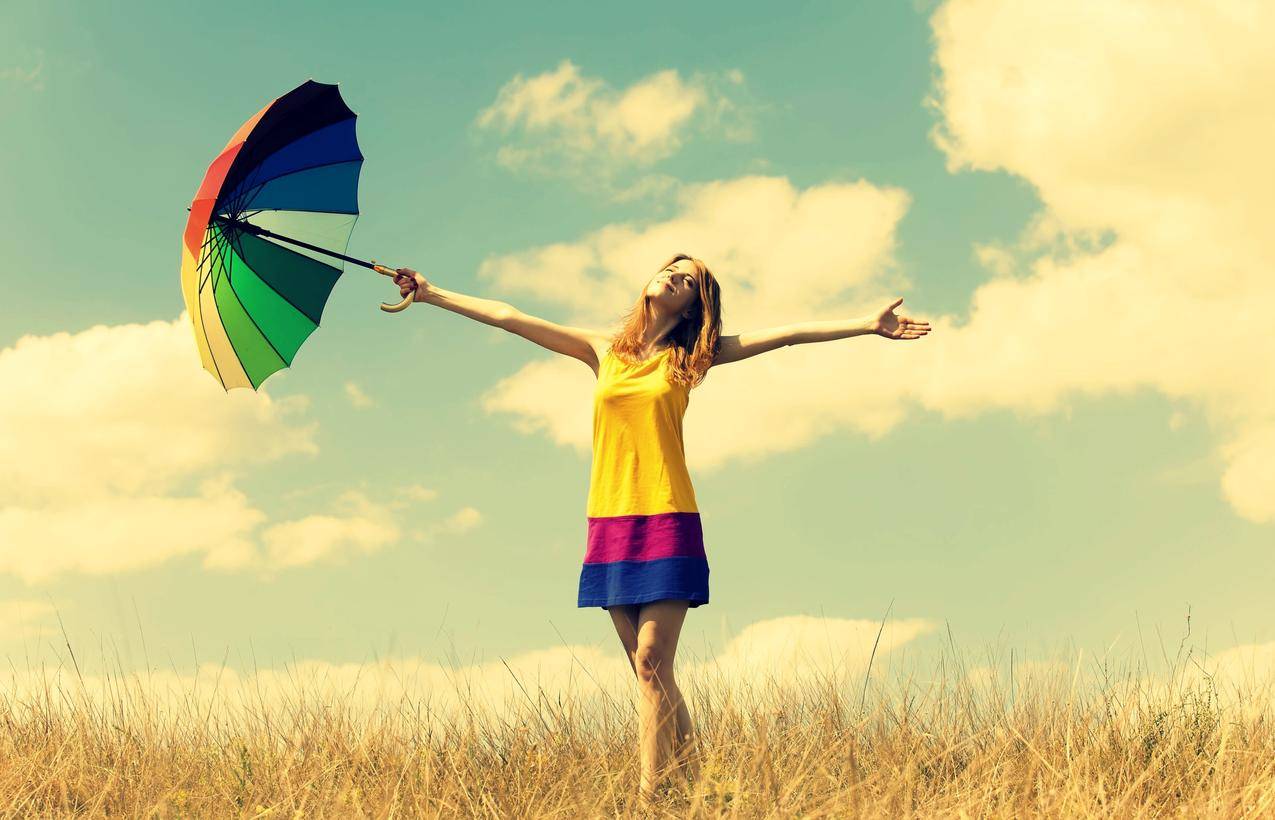 夏天,天空,云,自由,女孩,连衣裙,彩色的伞,4K美女壁纸