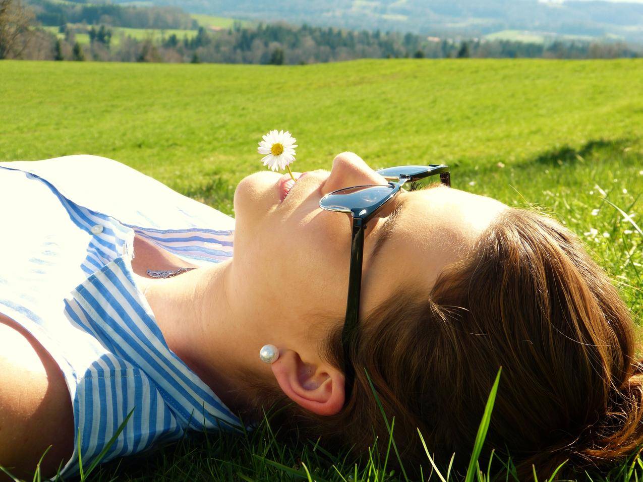 草地,休息,放松的女孩,4k图片