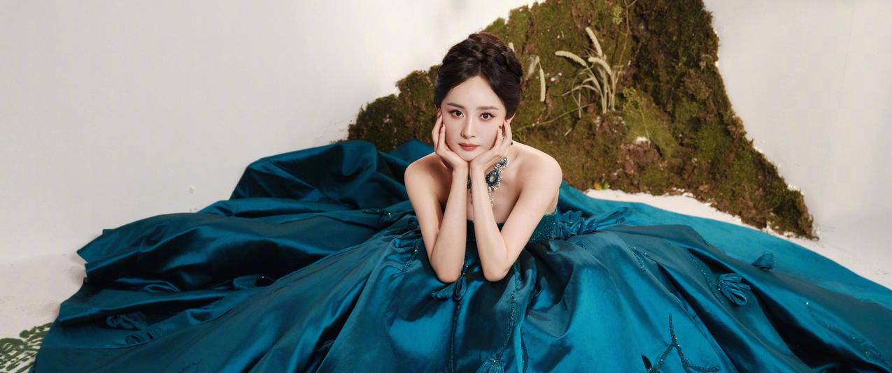 蓝色长裙美女杨幂3440x1440带鱼屏壁纸