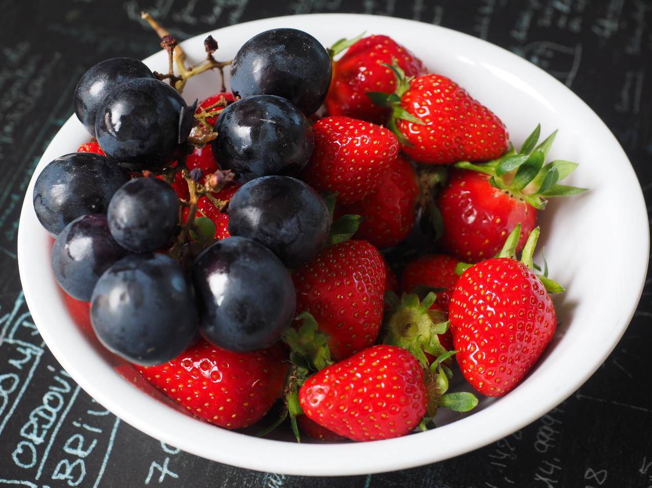果盘,葡萄,草莓,水果,4K高清美食壁纸